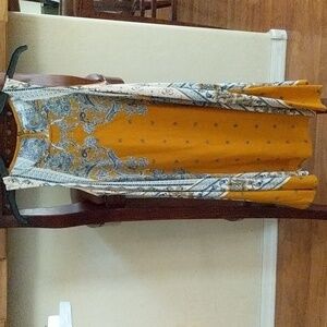 Beautiful dress from Taylor and says new